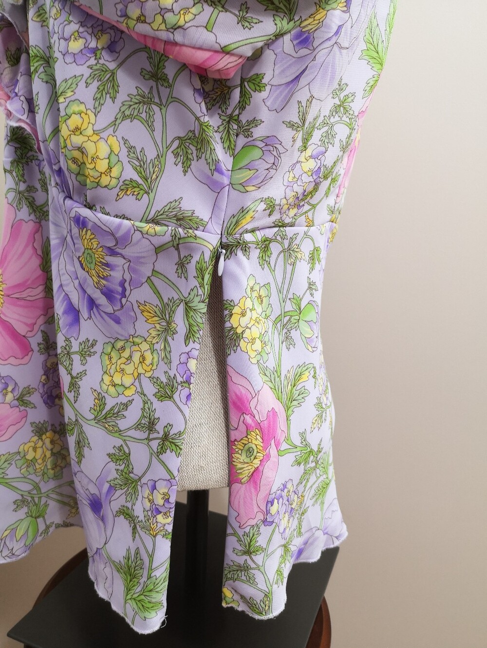 Bob Mackie Studio Floral Ruffle Blouse – Size M - Picture 4 of 9